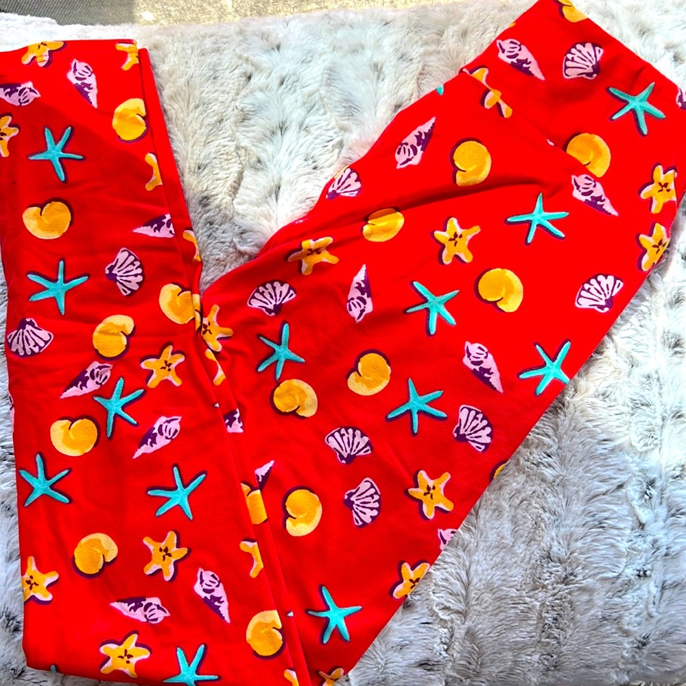 LuLaRoe Coral Red Beach & Seashell Leggings